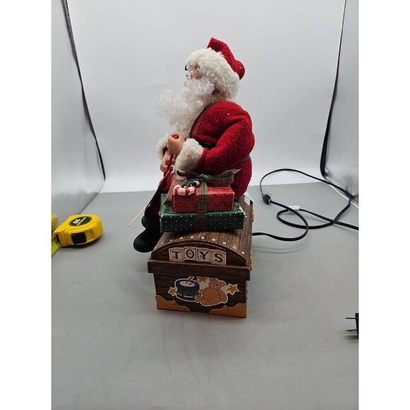 Vintage Holiday Creations Animated Santa Claus Toy Chest Moving  1995 Works - Picture 6 of 11